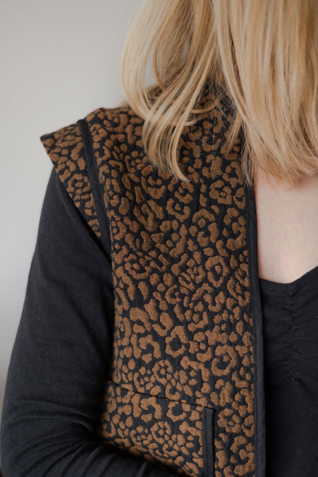 Joli Kit Couture - Gilet Anouck jacquard léopard - Joli Lab