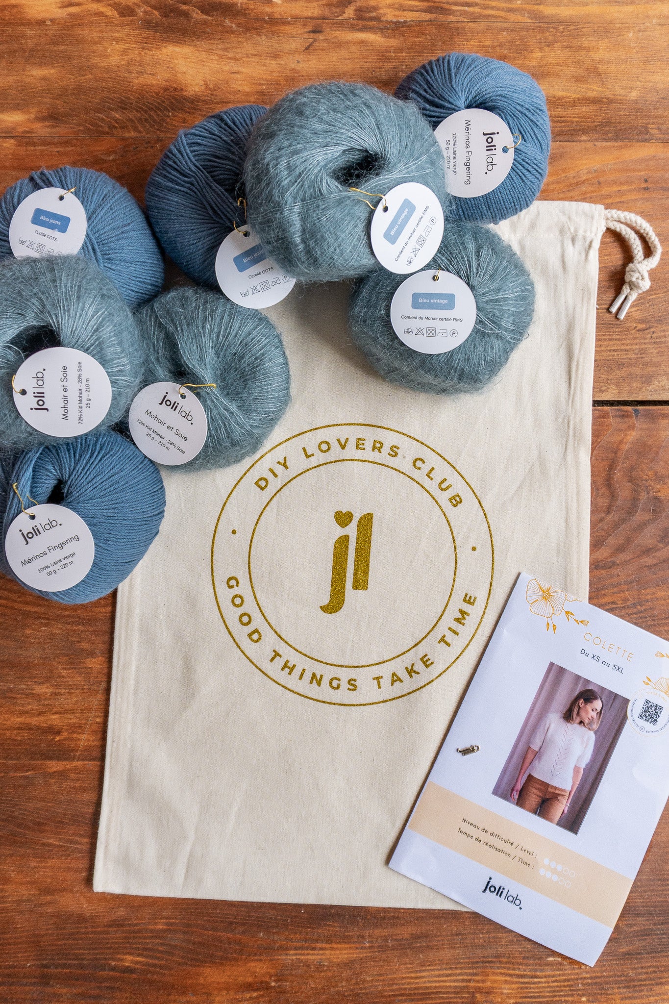 Pull Colette bleu kit tricot Joli Lab