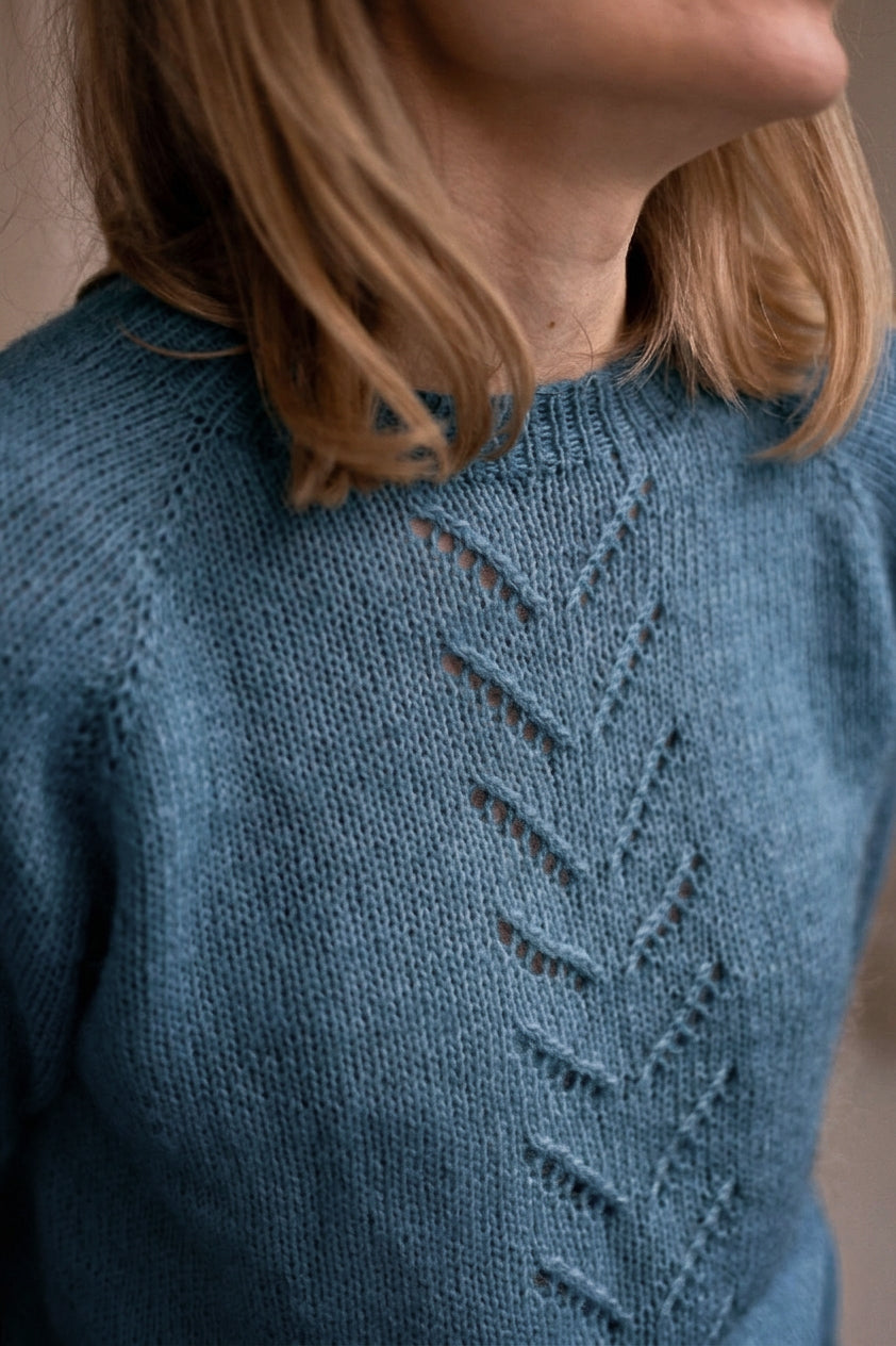 Pull Colette bleu kit tricot Joli Lab