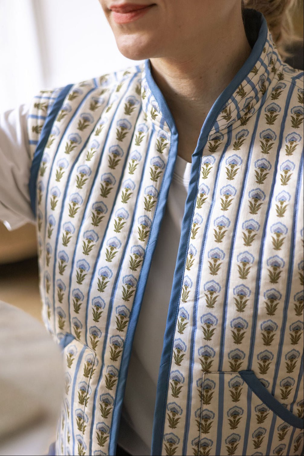 Joli Kit Couture - Gilet Anouck imprimé bleu vintage - Joli Lab