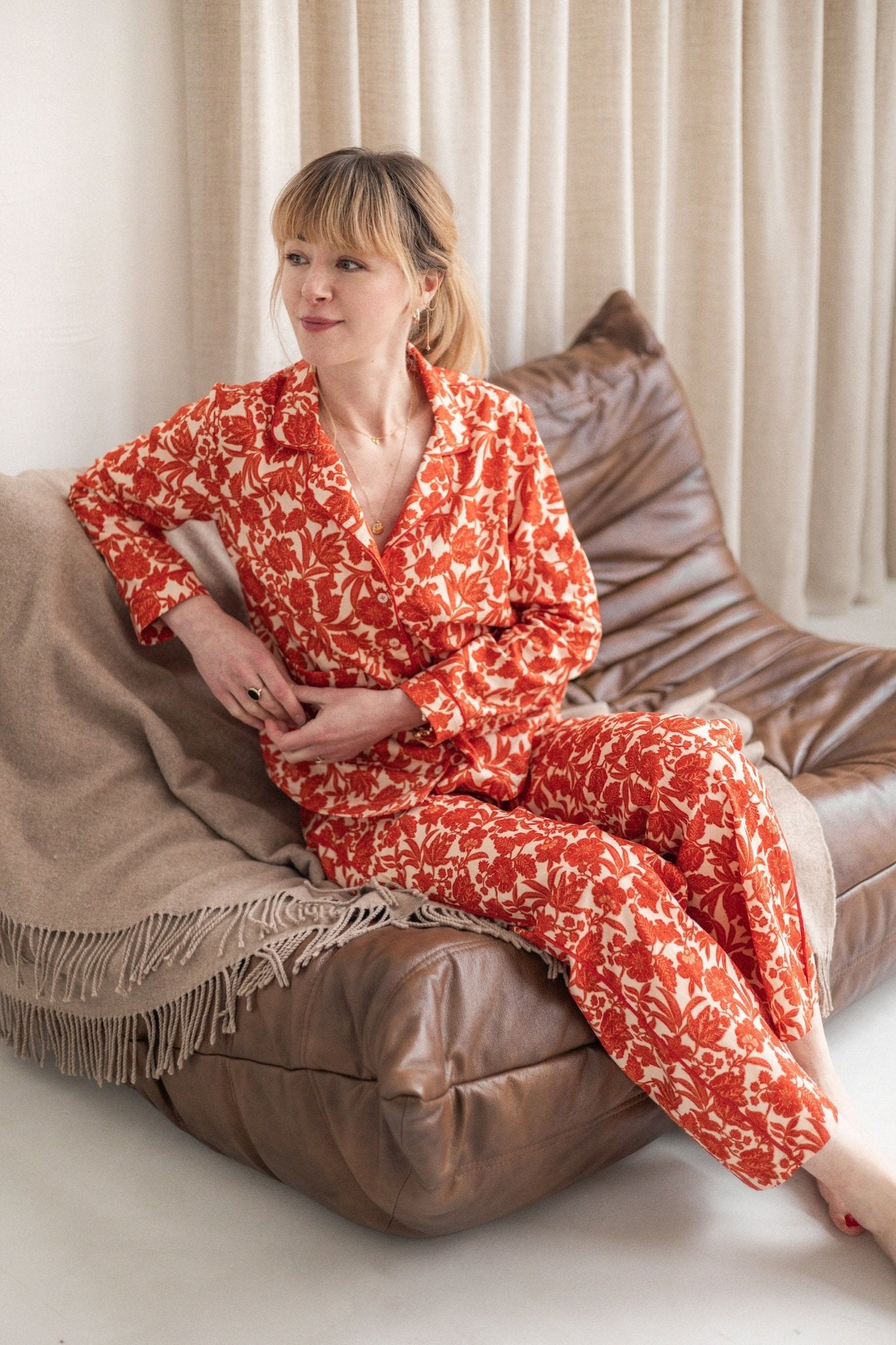 Joli Kit Couture - pyjama Darcy imprimé Kali rouge orangé - Joli Lab