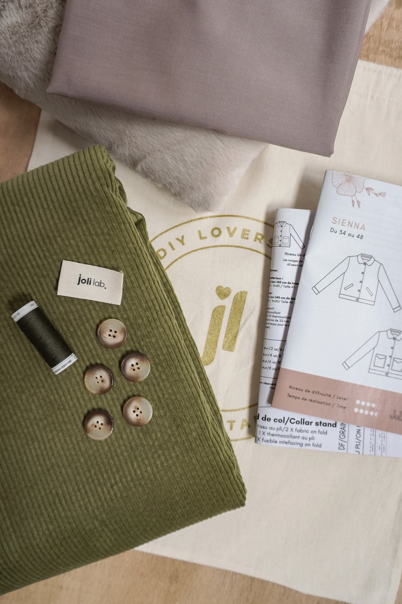 Joli Kit Couture - Veste Sienna velours vert olive - Joli Lab