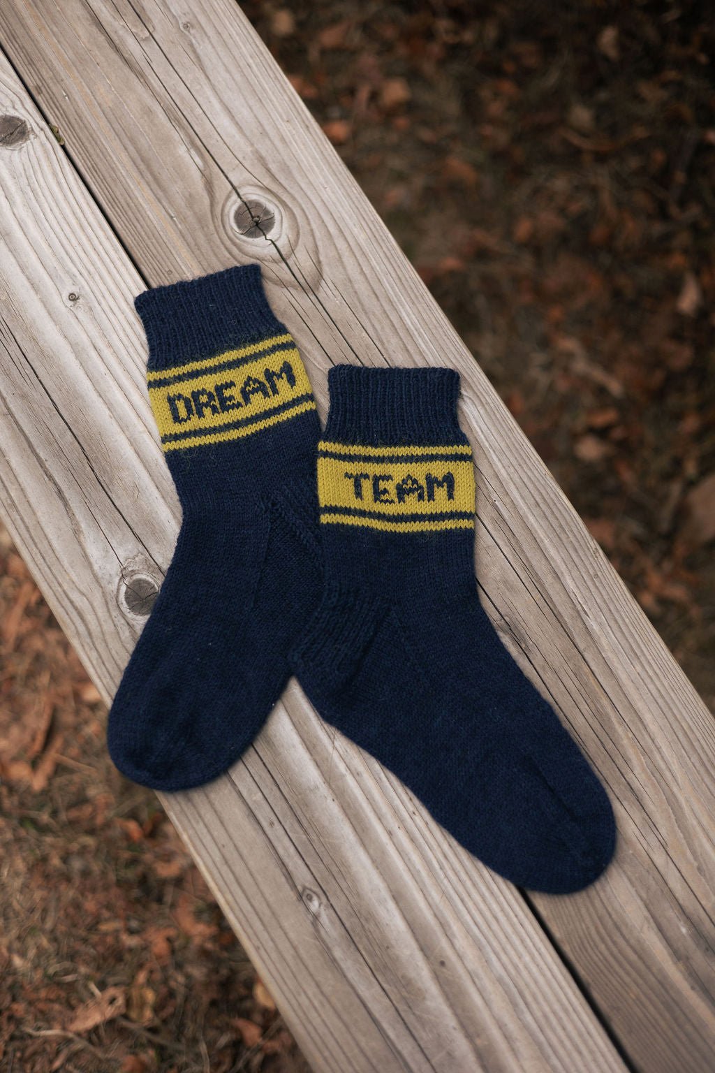 Joli Kit Tricot - Chaussettes Gaël vert doré et marine (2 paires) - Joli Lab