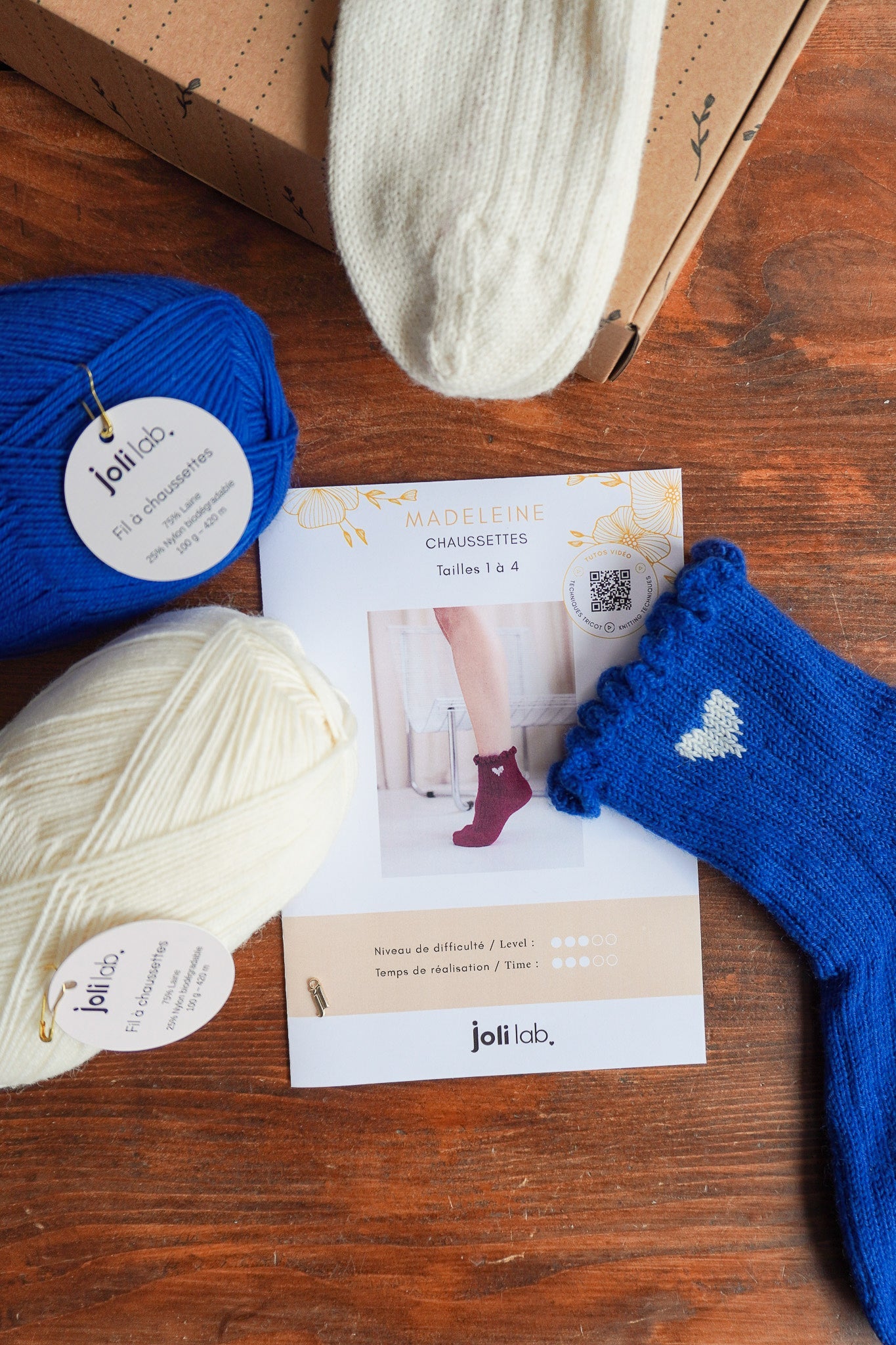 Joli Kit Tricot - Chaussettes Madeleine bleu roi et écru (2 paires) - Joli Lab