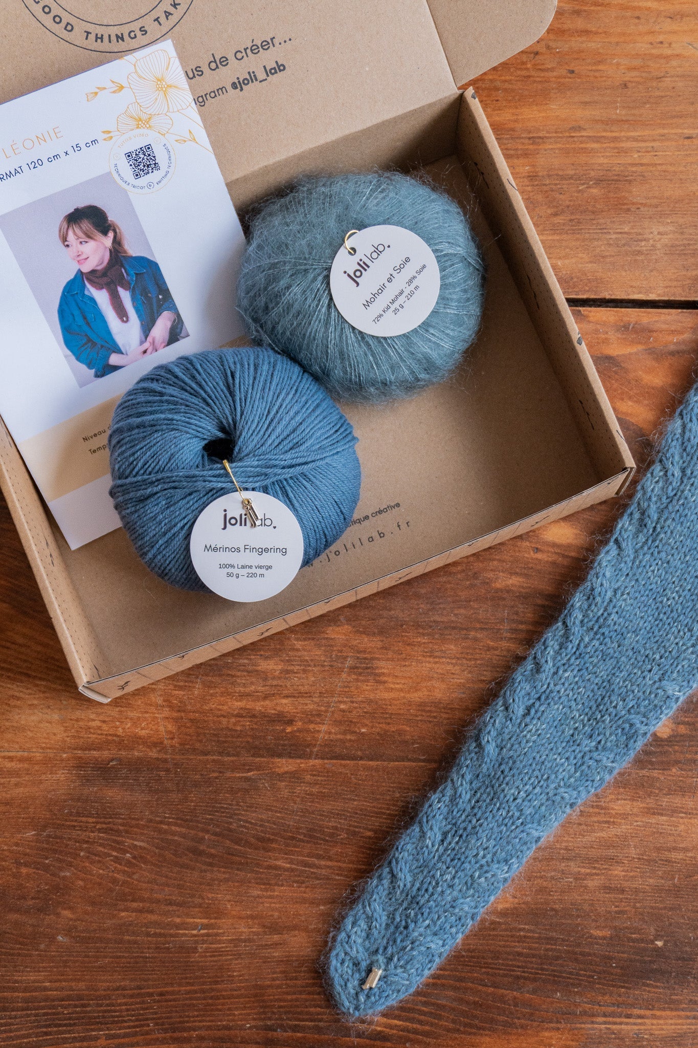 Joli Kit Tricot - Écharpe Léonie bleu vintage - Joli Lab
