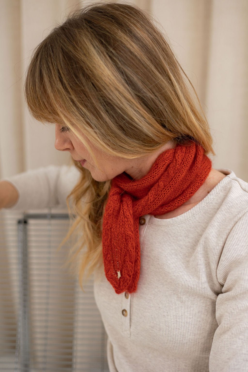 Joli Kit Tricot - Écharpe Léonie rouge orangé - Joli Lab